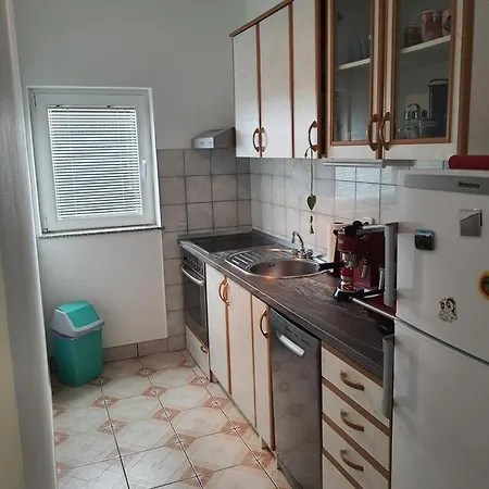 Apartment Apartments With A Parking Space Mandre, Pag - 19063 Kolan